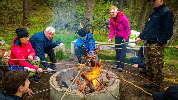 Wiosna w tym roku się do nas nie spieszy, dlatego turyści w Drawsku Pomorskim postanowili wyruszyć aby ją powitać. 2 maja zorganizowano dwa rajdy turystyczne: pieszy i rowerowy.