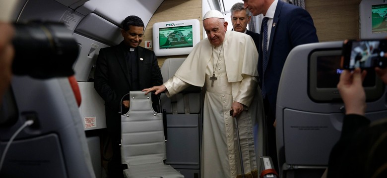 Franciszek chciałby pojechać na Ukrainę, ale jest jeden problem. Papież wyznał to w samolocie