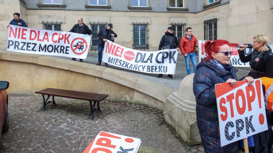 Demonstracja przed Śląskim Urzędem Wojewódzkim w Katowicach