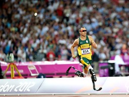 Pistorius oskarżony o zabójstwo narzeczonej. Z domu słychać było krzyki
