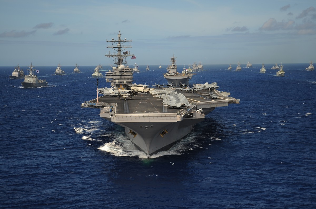 Dwa wypadki w pół godziny! US Navy traci śmigłowiec i myśliwiec w pobliżu Chin