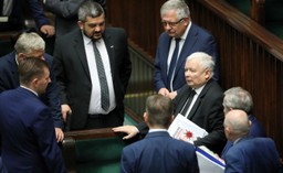 „Bezkarność Plus”. PiS chce wrócić do projektu ustawy abolicyjnej dla urzędników