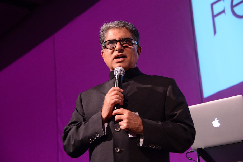 Dr Deepak Chopra jest endokrynologiem i specjalistą ds. metabolizmu