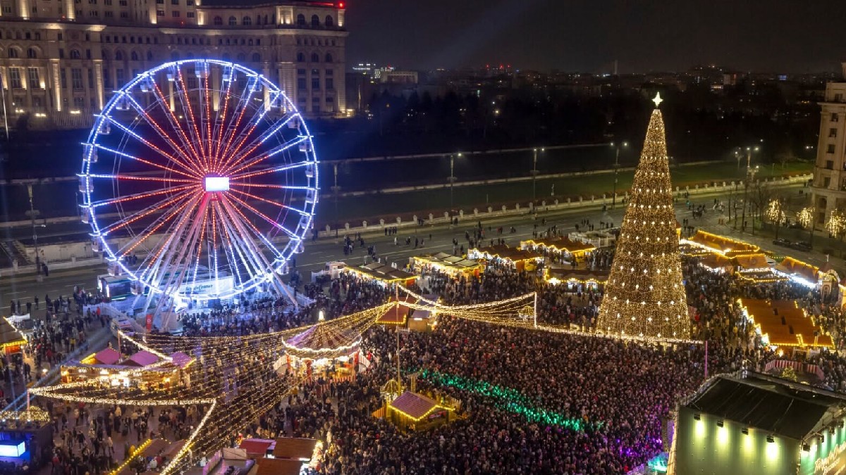 Restricţii de circulaţie în zona Pieţei Constituţiei din Bucureşti de luni, 2 noiembrie. Încep amenajările pentru Târgul de Crăciun