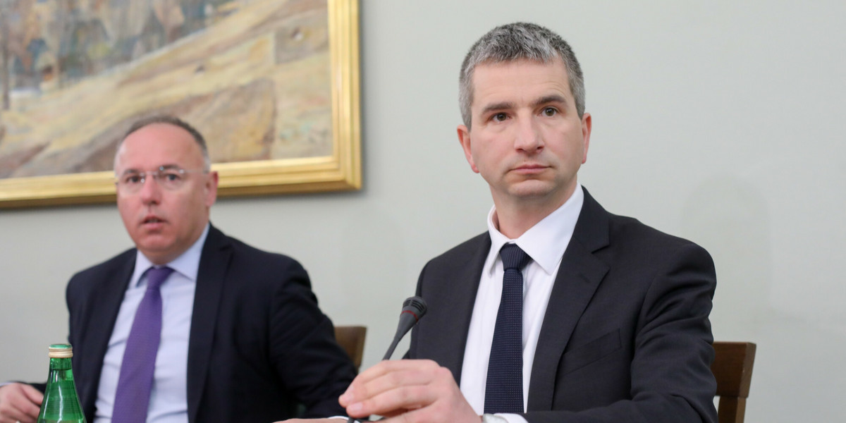 Mateusz Szczurek (z prawej), ekonomista EBOiR i jeden z kandydatów na ministra w rządzie Donalda Tuska.