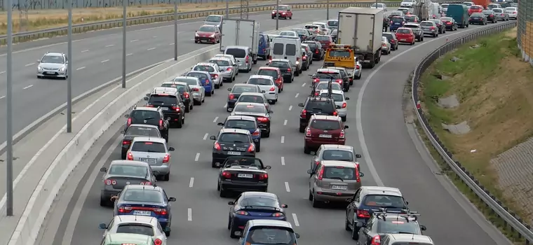 Ponad 60 proc. Polaków deklaruje gotowość rzadszego korzystania z samochodów