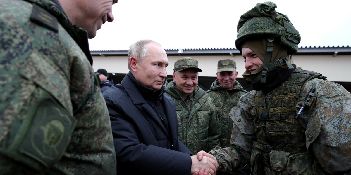 Prezydent Rosji Władimir Putin przeprowadza inspekcję poligonu dla rekrutów. Riazań, Rosja, 20 października 2022 r. 