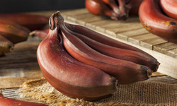 Czerwone banany - pochodzenie, składniki odżywcze i właściwości. Jak podawać czerwone banany?