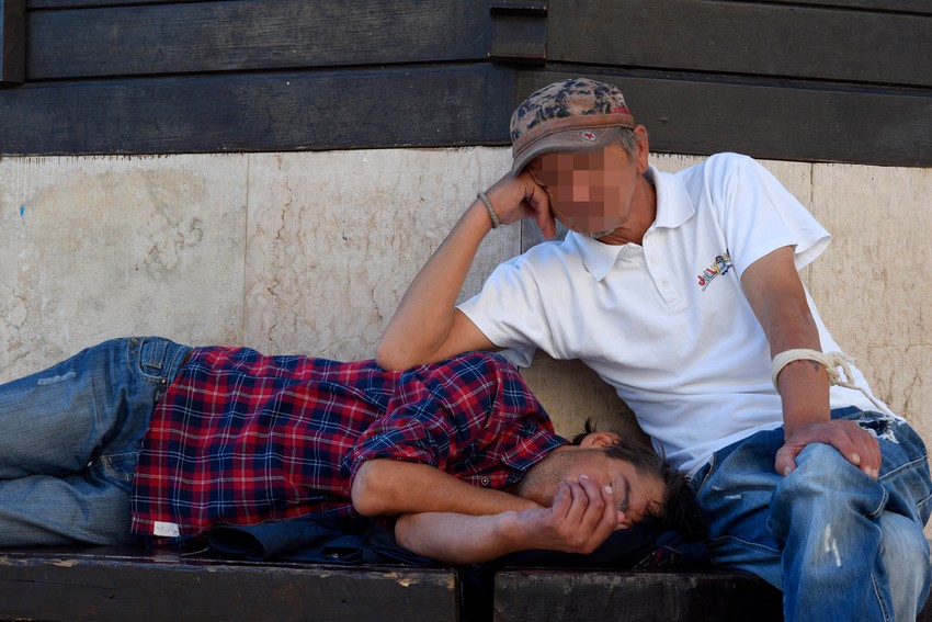 Ležanje na klupama je zabranjeno