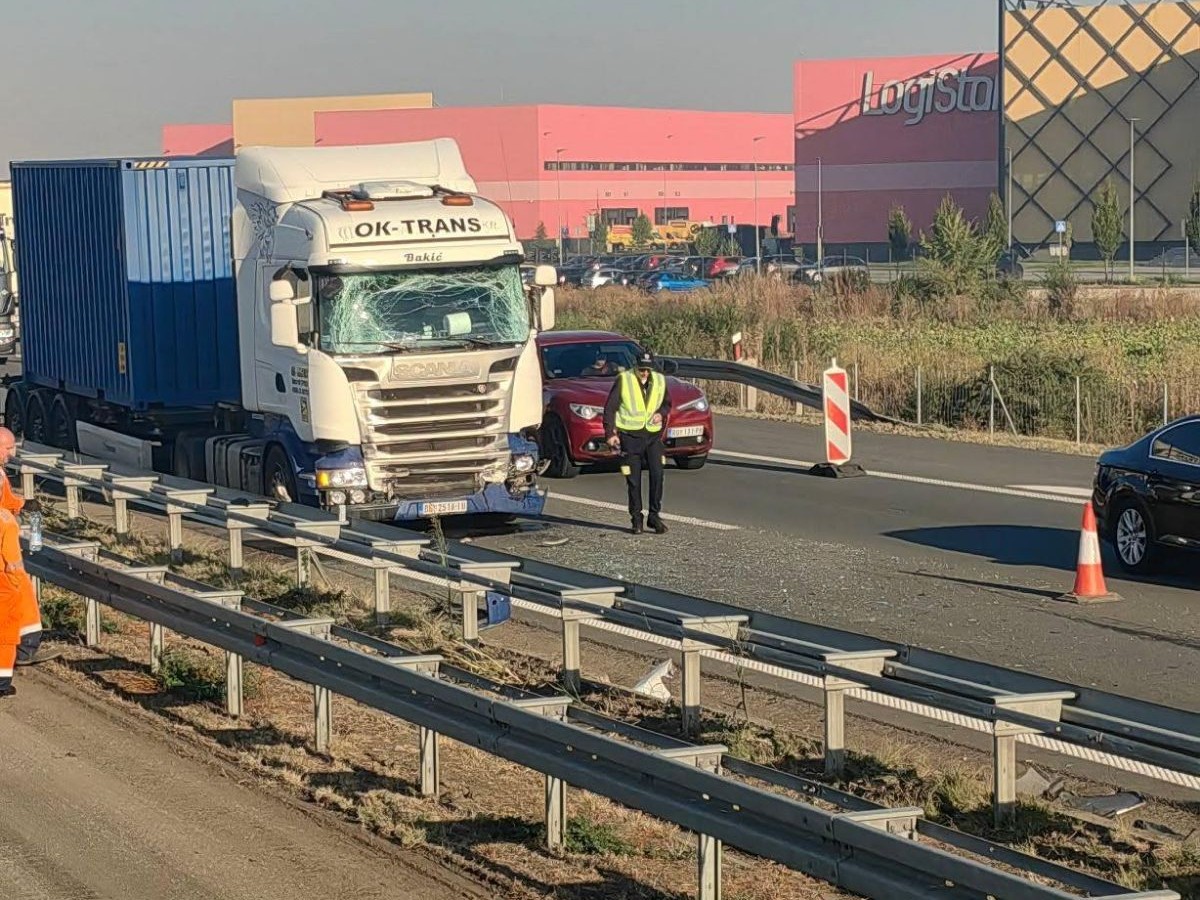 Karambol na autoputu kod Pećinaca, nema teže povređenih