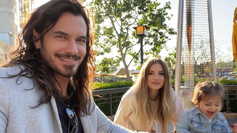 Mario Cimarro a Broňa Gregušová s ich dcérkou Brianou.