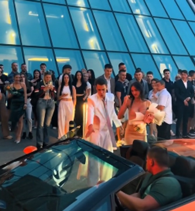 Sporni frak i lamborgini