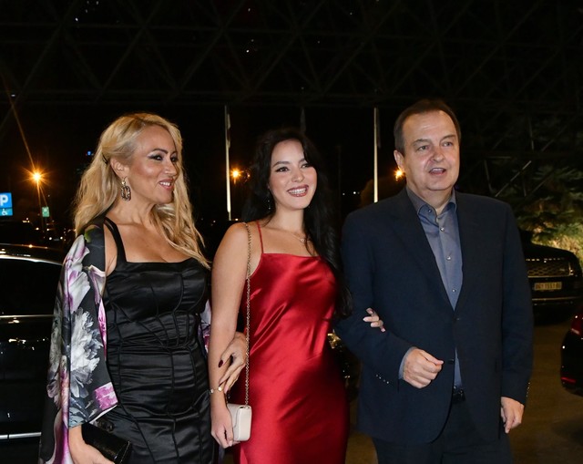 Ivica Dačić sa suprugom i ćerkom