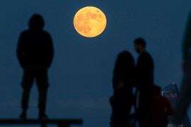 Nema dovoljno male MIŠIJE RUPE u koju će moći da se sakriju ova 3 ZNAKA kad ih UDARI PUN MESEC JAGODE