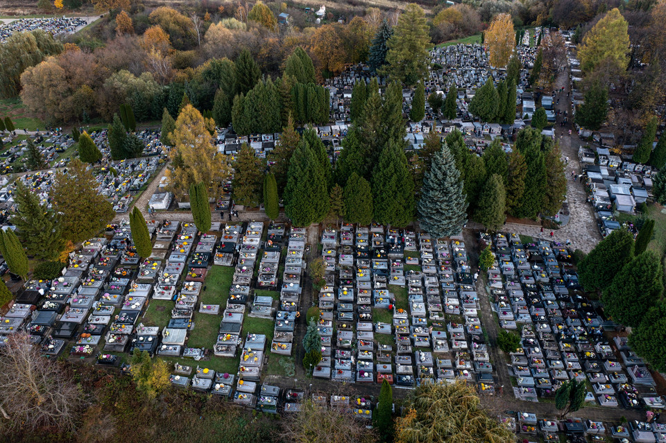 Widok z drona na cmentarz Zasański w Przemyślu