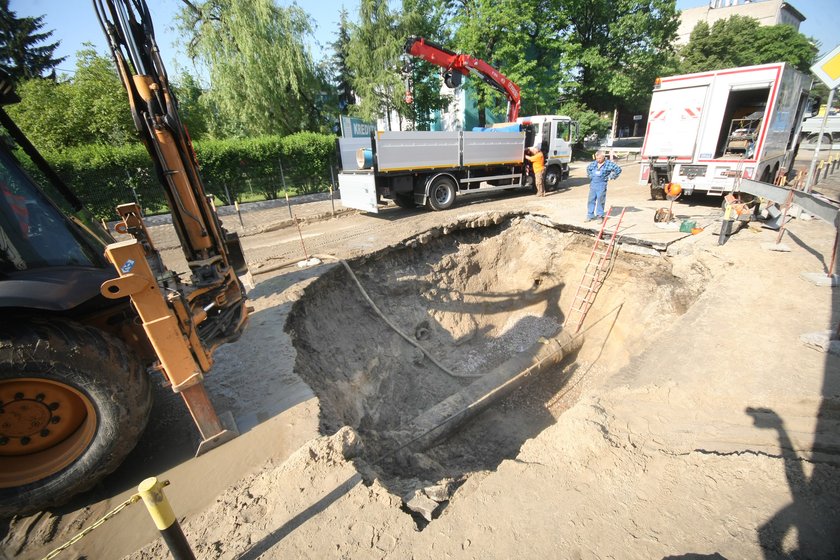 Dziura po awarii wodociągowej w ul. Braniborskiej