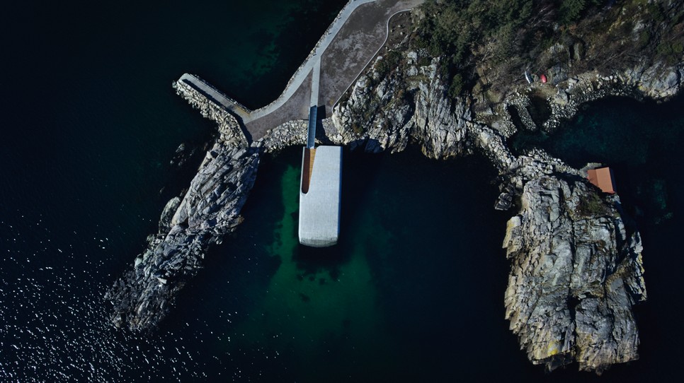 Egyszerre minimalista és monumentális