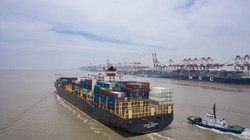 Ogniska Covid-19 w chińskich portach windują ceny transportu i zakłócają dostawy towarów