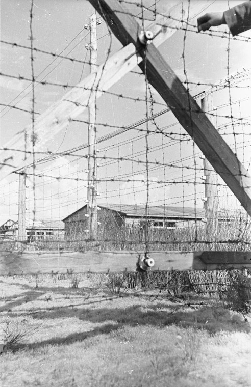 Wizja lokalna w związku z przygotowaniami do procesu przeciwko niemieckim oskarżonym o zbrodnie w obozie koncentracyjnym KL Stutthof (1946 r.)