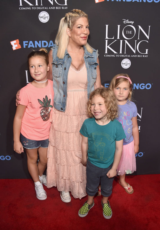 Tori Spelling z rodziną