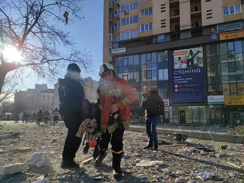 Po ostrzale wieżowca w Kijowie (26.02.2022)