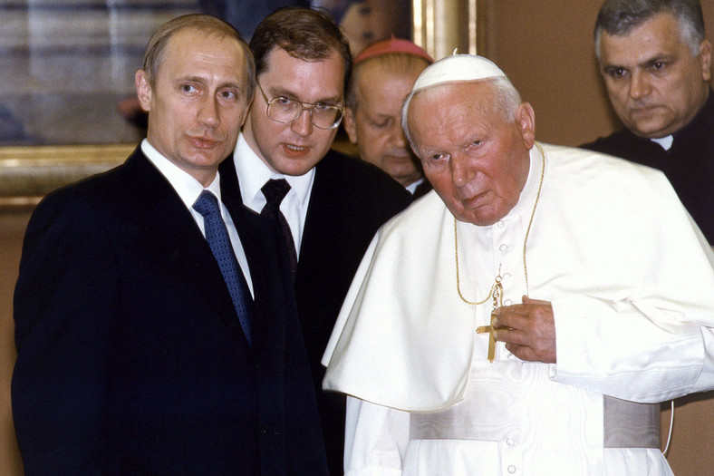 Władimir Putin i Jan Paweł II w 2000 r.