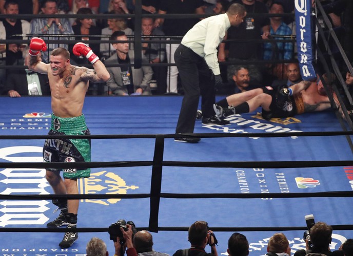 Andrzej Fonfara znokautowany już w I rundzie. Polak o mało nie wyleciał z ringu