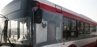 Ostrzelał autobus. Nie uwierzysz, jak się tłumaczy