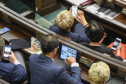 Posłowie pod koniec kadencji gubili telefony. Sejm umożliwi im wykup sprzętu