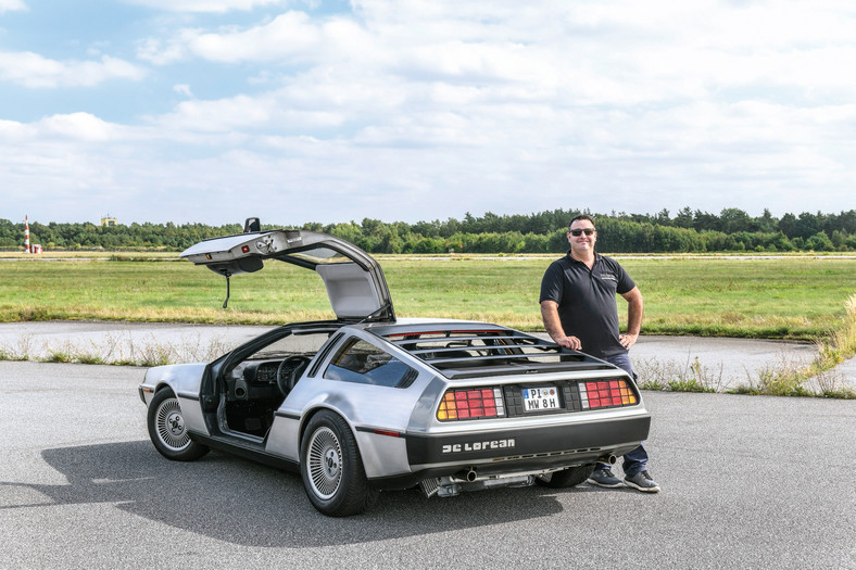 DeLorean DMC-12