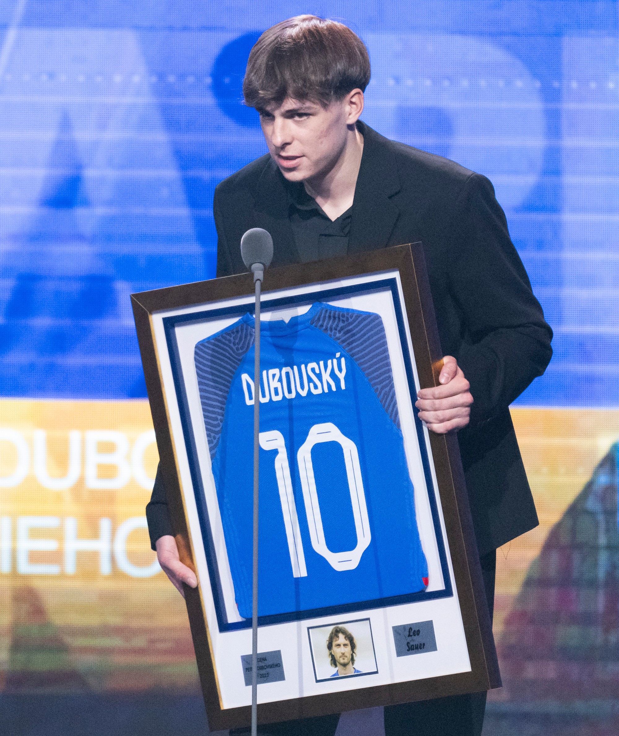 Cenu Petra Dubosvkého pre najlepšieho futbalistu Slovenska do 21 rokov získal Leo Sauer.