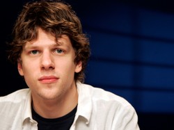 Gwiazdor "Social Network" rozluźni Bena Stillera