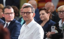 Morawiecki porównał inflację do Tuska. "Przybyła z zagranicy i przeszkadza jak tylko potrafi"