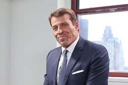 Tony Robbins radzi, jak przestać robić sobie wymówki powstrzymujące od działania