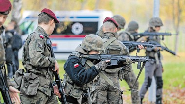 wojsko: „dobrowolsi” lepsi niż powszechny pobór?