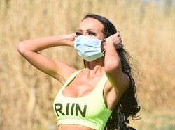 Gorrrąco...! Małgorzata Godlewska dała popis możliwości swojego ciała przed reporterami