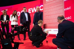 Lewica pokazała swój program polityczny: ustawa o równości małżeńskiej, wypowiedzenie konkordatu, zmiany w prawie pracy