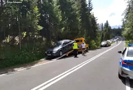 Najazd turystów na Tatry i wielkie odholowywanie ich aut