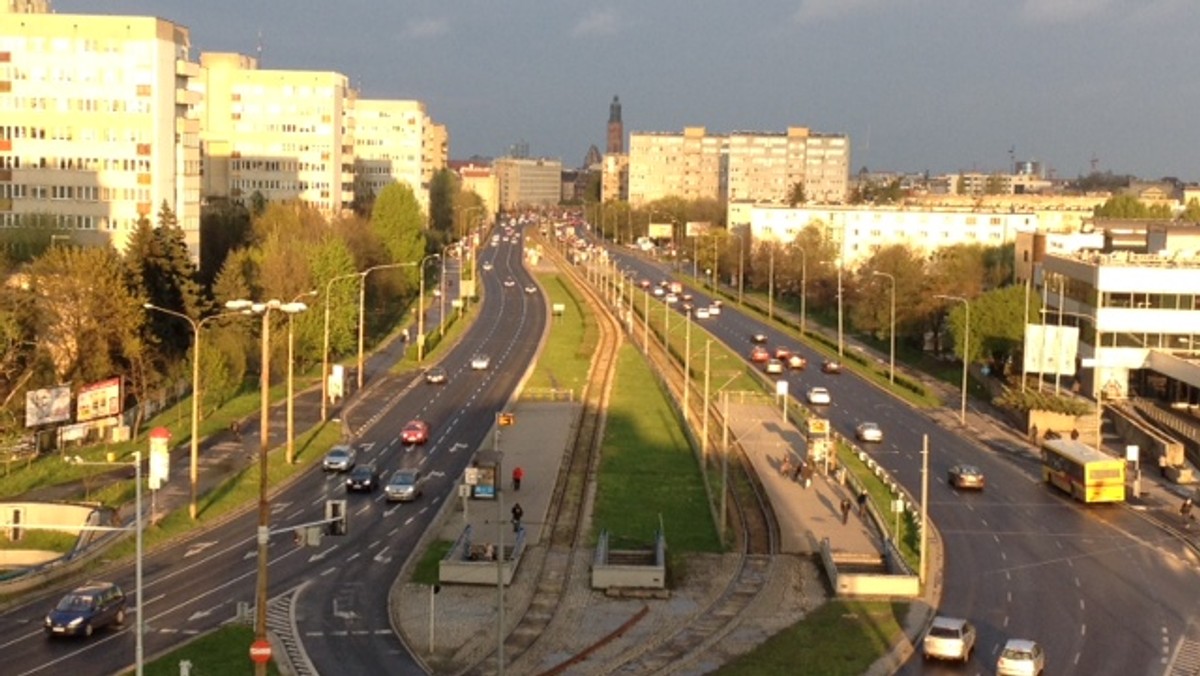 Tylko jedna firma chce zająć się budową nowego przejścia dla pieszych na placu Strzegomskim we Wrocławiu. Nowe pasy mają pojawić się jesienią.