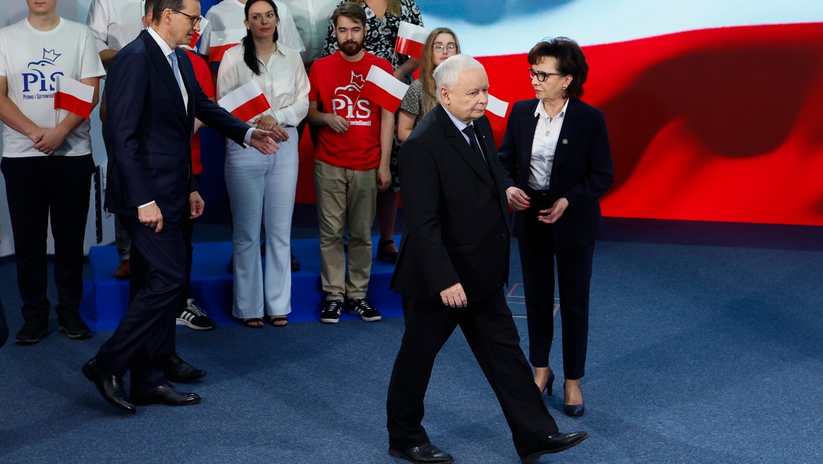 Jarosław Kaczyński w siedzibie PiS na ul. Nowogrodzkiej. Na zdjęciu z Mateuszem Morawieckim i Elżbietą Witek. 