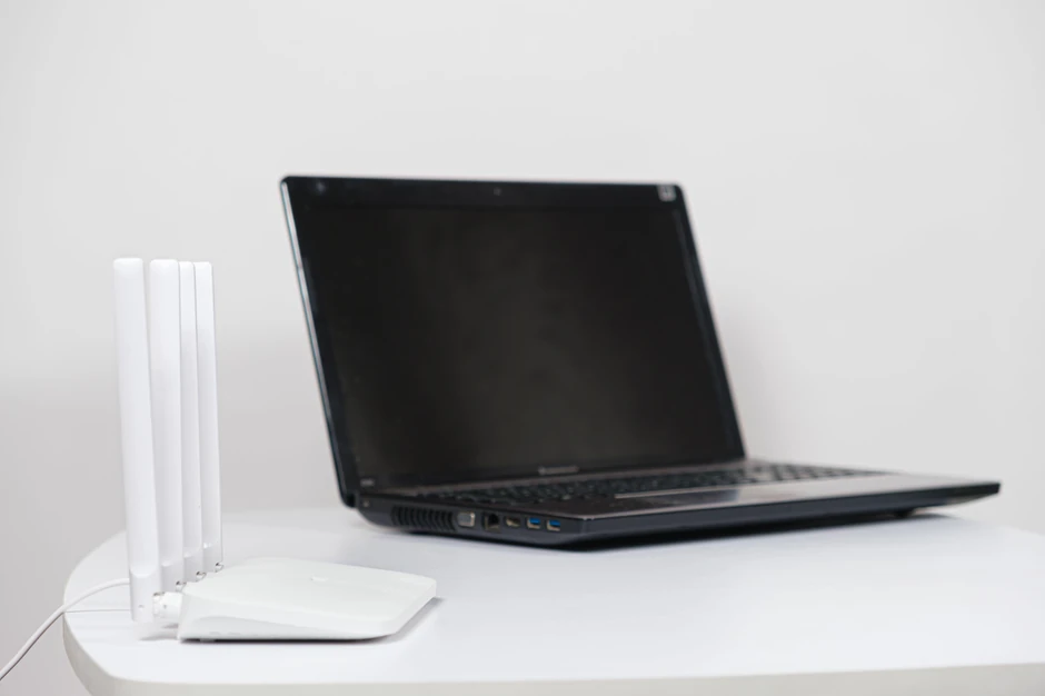 Laptop i wi-fi ruter 