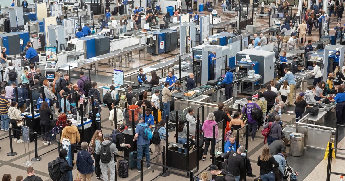 Lotniska sparaliżowane. Tysiące lotów wstrzymanych i opóźnionych