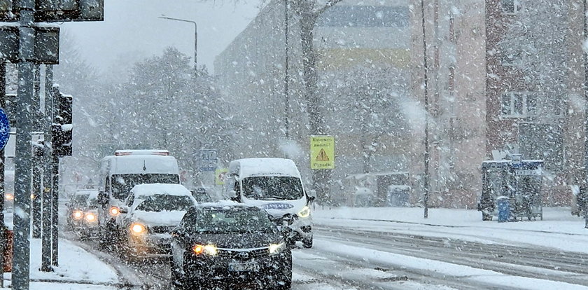 Silny wiatr i śnieg, zamiecie, oblodzenia, burze. Dziś niebezpiecznie! I jest prognoza na siedem dni [POGODA]