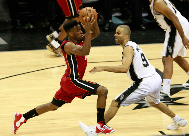 Liga NBA: Heat pokonali Spurs i wyrównali stan rywalizacji w finale