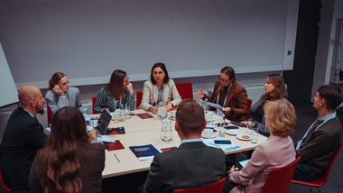 „najpierw dialog, potem regulacje – lekcja dla ue”