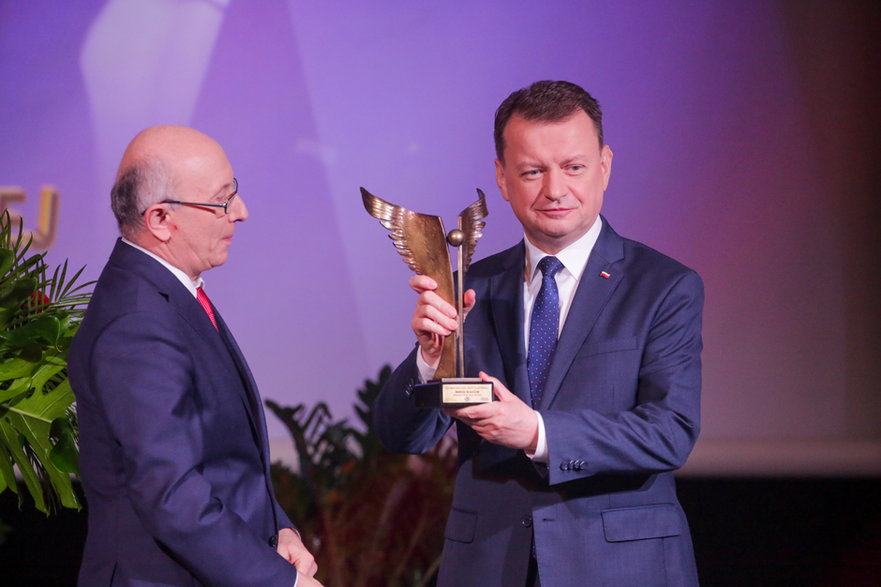 Mariusz Błaszczak otrzymał statuetkę dla Człowieka Roku 2022 "Gazety Olsztyńskiej".