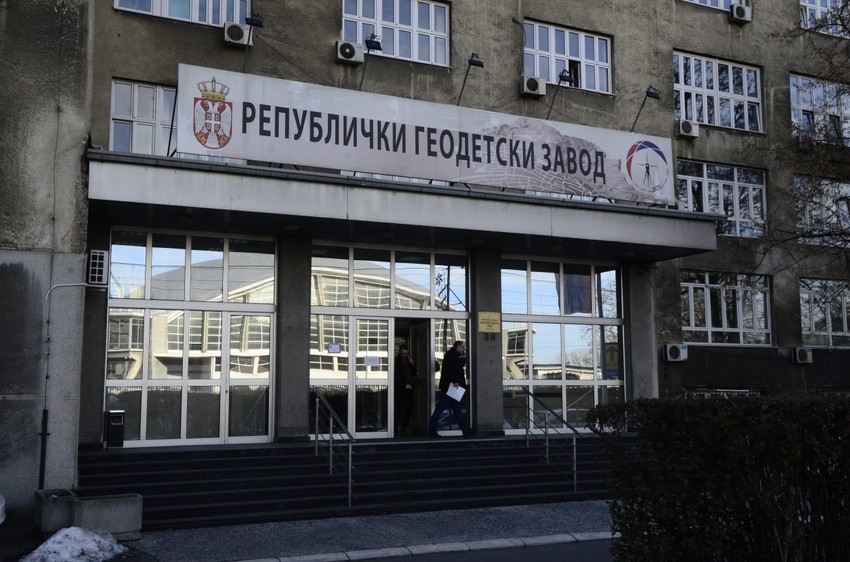 Ulaz u zgradu Republičkog geodetskog zavoda