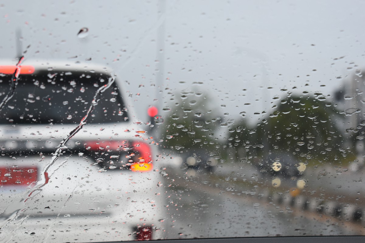 samochó, deszcz