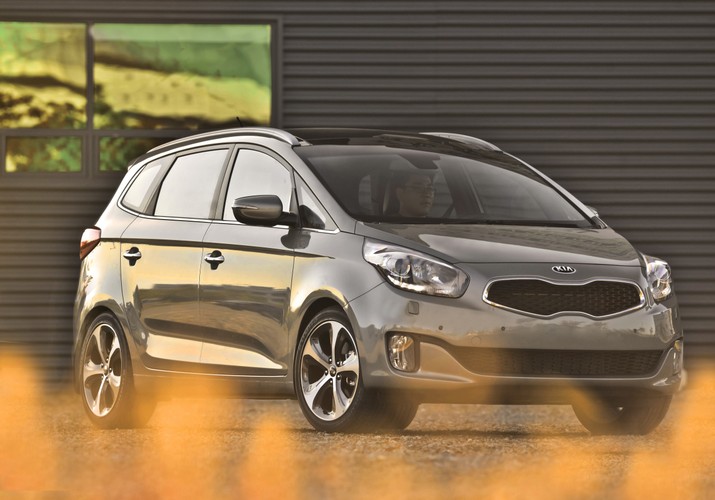 Kia carens
