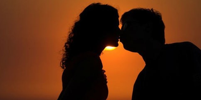 How Long Should One Wait Before Kissing Someone They Just Met Pulse Nigeria